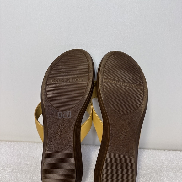 Italian Shoemakers Mustard Floral Sandals - Picture 3 of 4